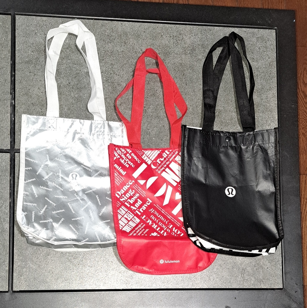 Lululemon 3 Small shopping bags